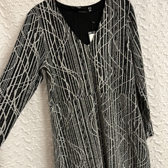 NWT. Vera Moda Curve dress. Black and silver. - Picture 2 of 3